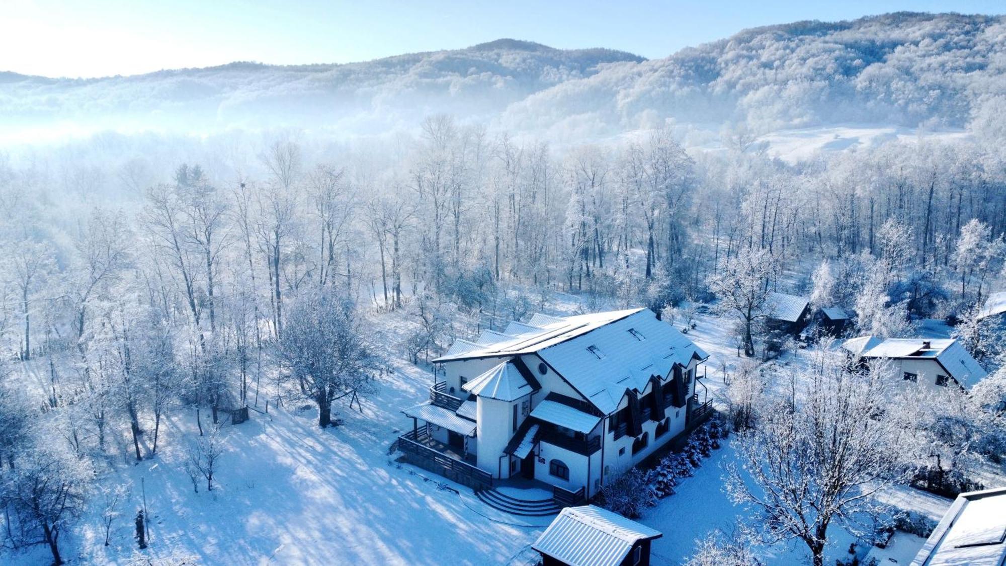 Din Natura Varbilau Exterior photo